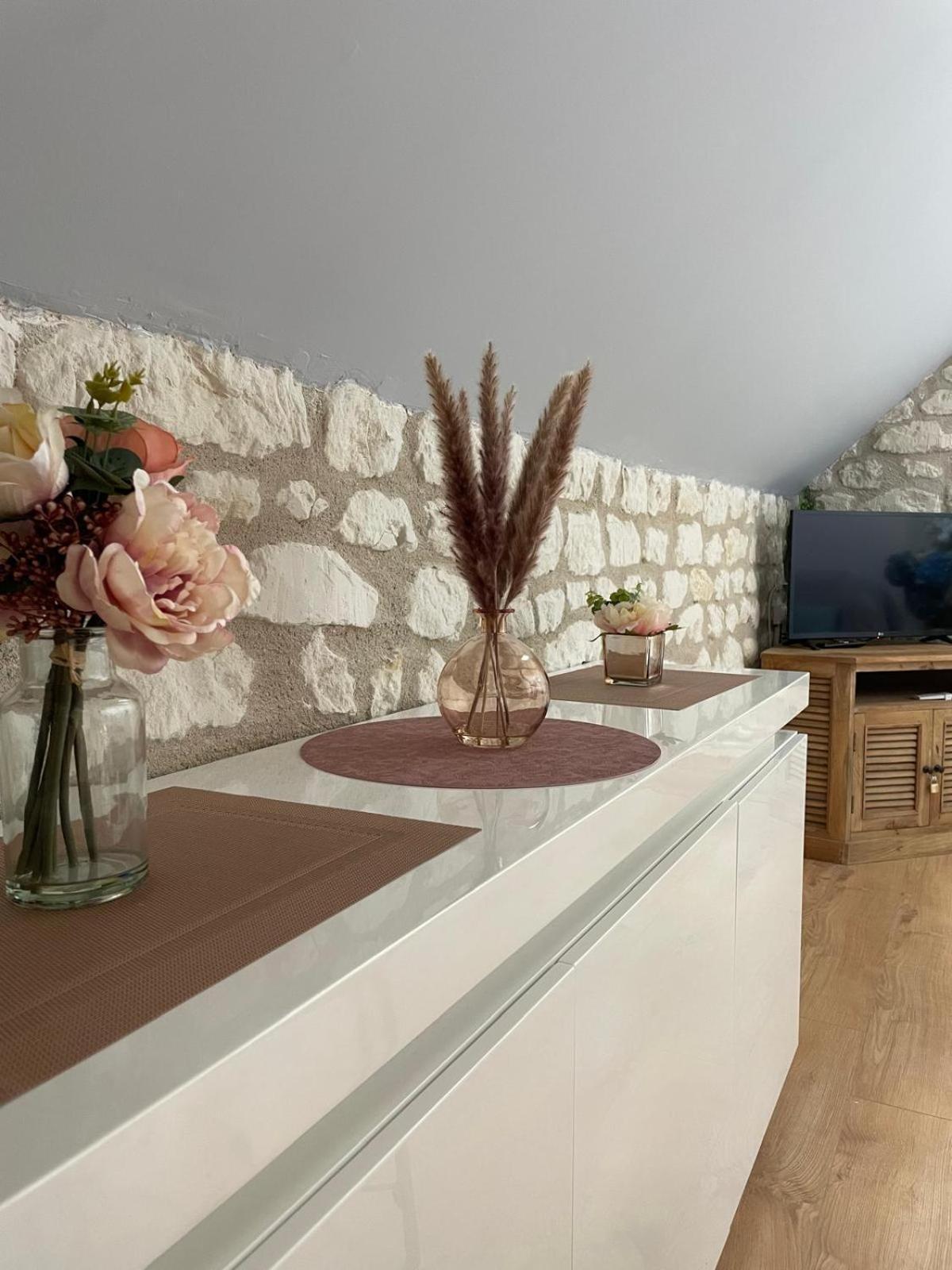 Hotel Le Relais, La Dormance, Le Bois Dormant Châteauvieux Esterno foto