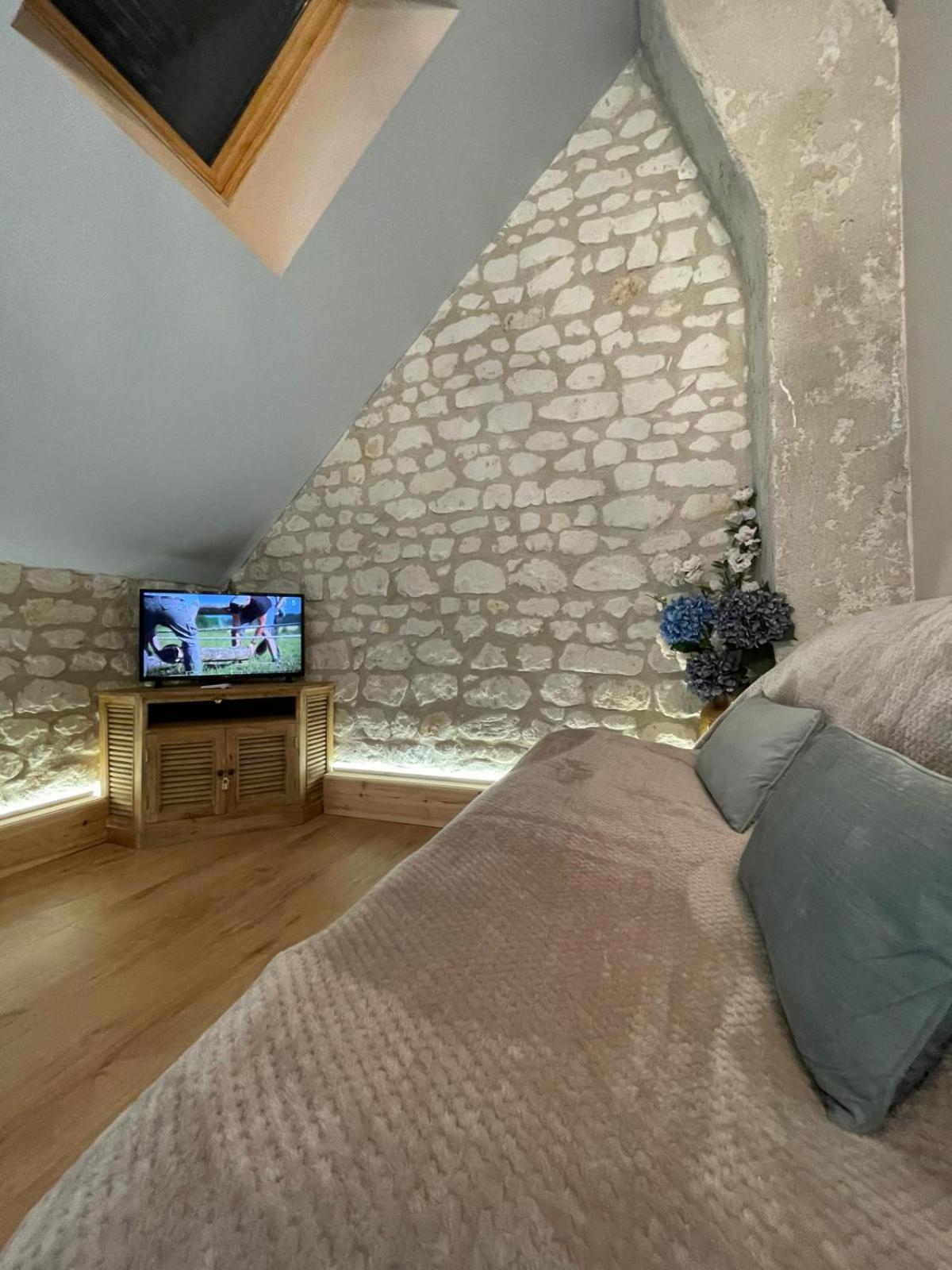 Hotel Le Relais, La Dormance, Le Bois Dormant Châteauvieux Esterno foto